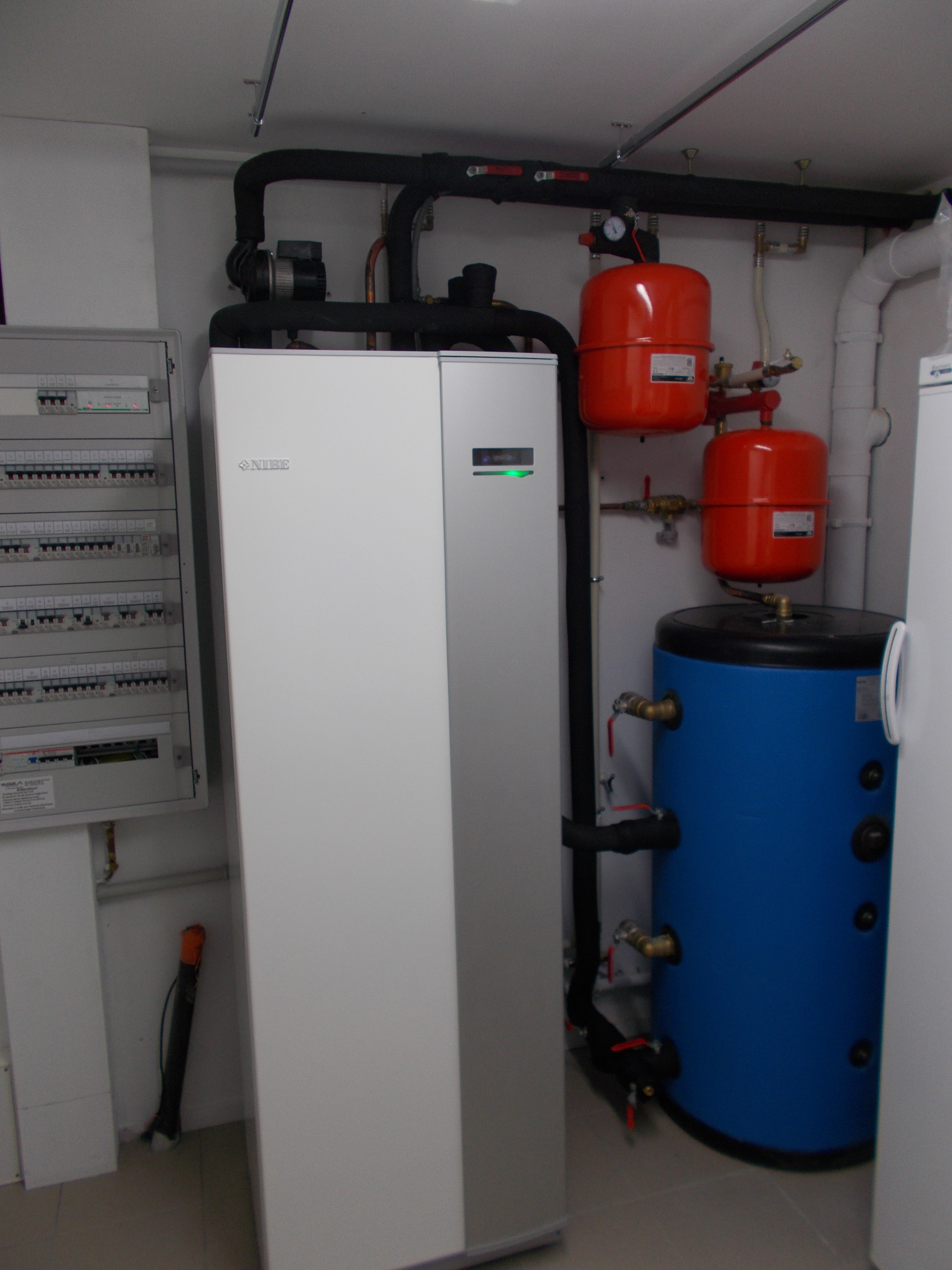 Installation d’une pompe à chaleur géothermique NIBE F1245-10 PC à VEYRIER DU LAC (74) en remplacement d‘un chauffage électrique au sol.